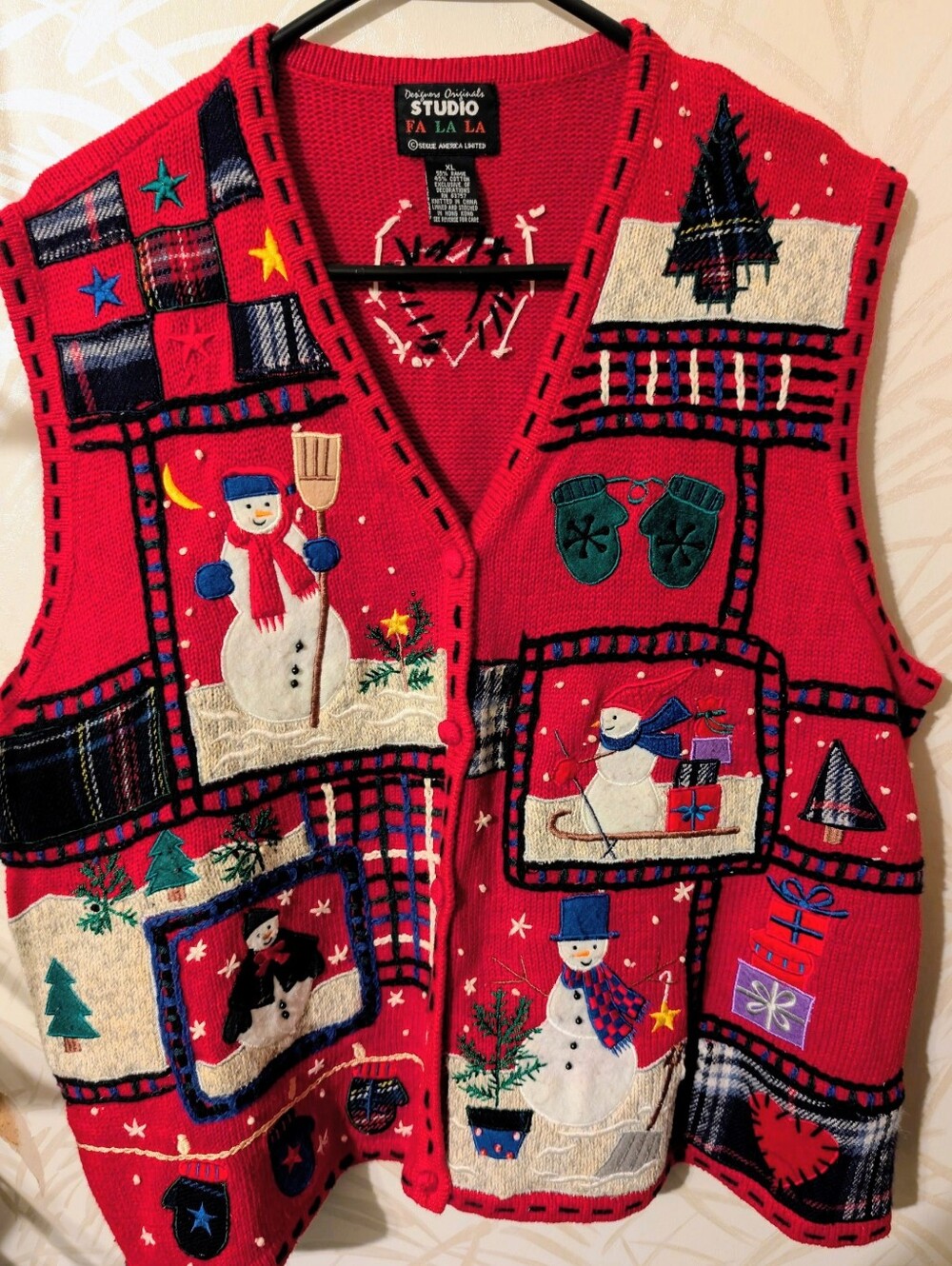 Vintage Red Holiday Snowman Sweater Vest With Embroidery Designs. Size XL